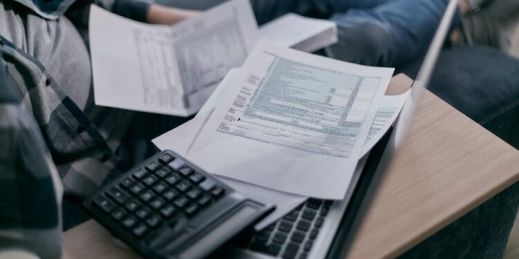 Featured image for: Fixed vs Variable Expenses: Understanding the Difference